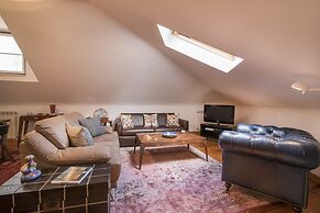 Grand Parliment Duplex by Homing