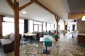 Seven Seasons Hotel