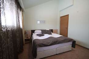 Seven Seasons Hotel