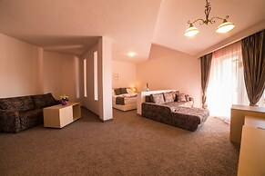 Seven Seasons Hotel