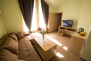 Seven Seasons Hotel