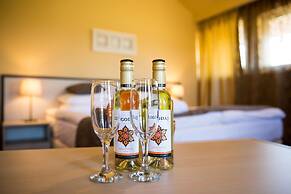 Seven Seasons Hotel