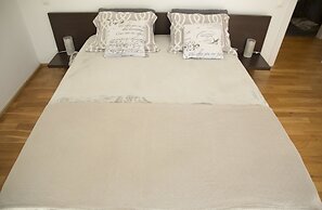 Infinity White Complex