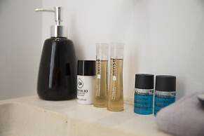 Infinity White Complex