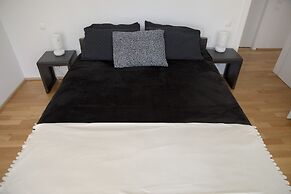 Infinity White Complex