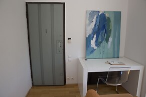 Infinity White Complex