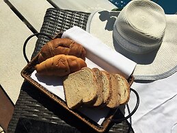 Infinity White Complex