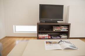 Infinity White Complex