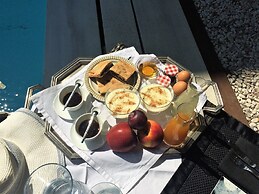 Infinity White Complex