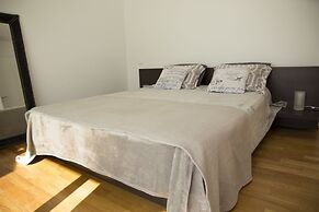 Infinity White Complex