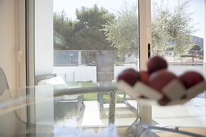 Infinity White Complex