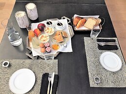 Infinity White Complex