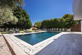 Infinity White Complex