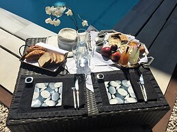 Infinity White Complex