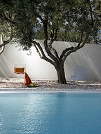 Infinity White Complex