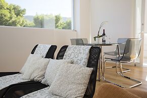 Infinity White Complex