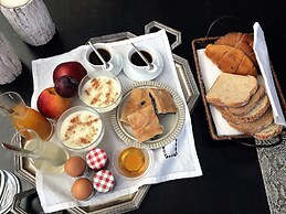 Infinity White Complex