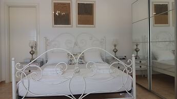 Estate Dafnopanagia Luxury Apartment
