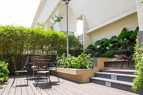 Ami Splendid Rooftop Pool