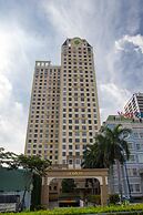 Ami Splendid Rooftop Pool