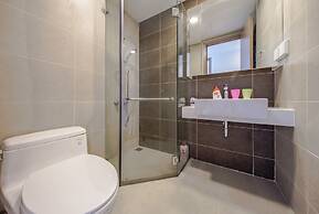 Ami Splendid Rooftop Pool