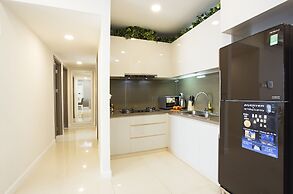 Ami Splendid Rooftop Pool