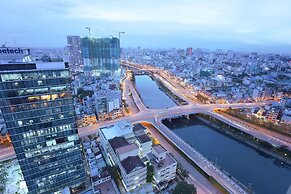 Ami Splendid Rooftop Pool