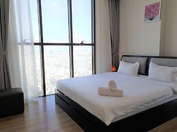 Ami Splendid Rooftop Pool