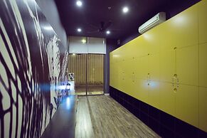 Ami Splendid Rooftop Pool