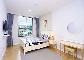 Ami Splendid Rooftop Pool