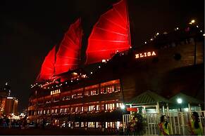 Ami Splendid Rooftop Pool