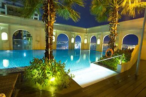 Ami Splendid Rooftop Pool