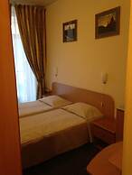 Rinaldi na Grecheskom