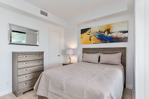 QuickStay - Chic in Yorkville (Yonge & Bloor)