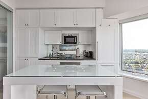 QuickStay - Chic in Yorkville (Yonge & Bloor)