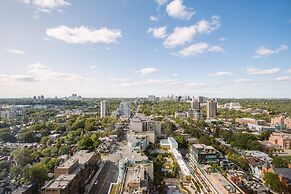 QuickStay - Chic in Yorkville (Yonge & Bloor)