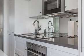 QuickStay - Chic in Yorkville (Yonge & Bloor)