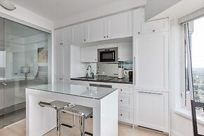 QuickStay - Chic in Yorkville (Yonge & Bloor)