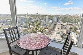 QuickStay - Chic in Yorkville (Yonge & Bloor)