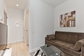 QuickStay - Chic in Yorkville (Yonge & Bloor)