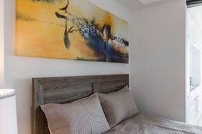 QuickStay - Chic in Yorkville (Yonge & Bloor)