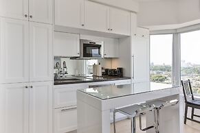 QuickStay - Chic in Yorkville (Yonge & Bloor)