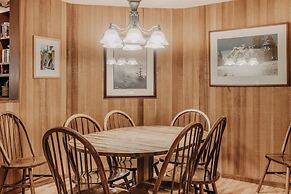 41sw - Sauna - Wifi - Fireplace - Sleeps 8 3 Bedroom Home by Redawning