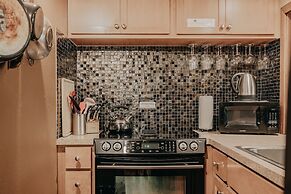 41sw - Sauna - Wifi - Fireplace - Sleeps 8 3 Bedroom Home by Redawning