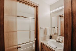 41sw - Sauna - Wifi - Fireplace - Sleeps 8 3 Bedroom Home by Redawning