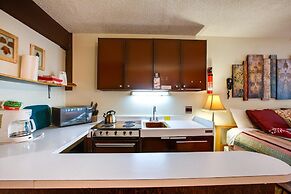46sll - Convenient - Economical - Wifi - Sleeps 2 1 Bedroom Condo by R