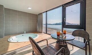 Arte Resort Spa & Pool Villa