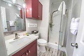 Wine & Dine IC 309 2 Bedroom Condo by RedAwning