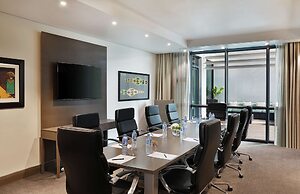 Legend Hotel Lagos Airport, Curio Collection by Hilton