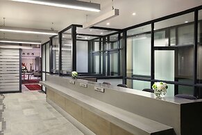 Legend Hotel Lagos Airport, Curio Collection by Hilton